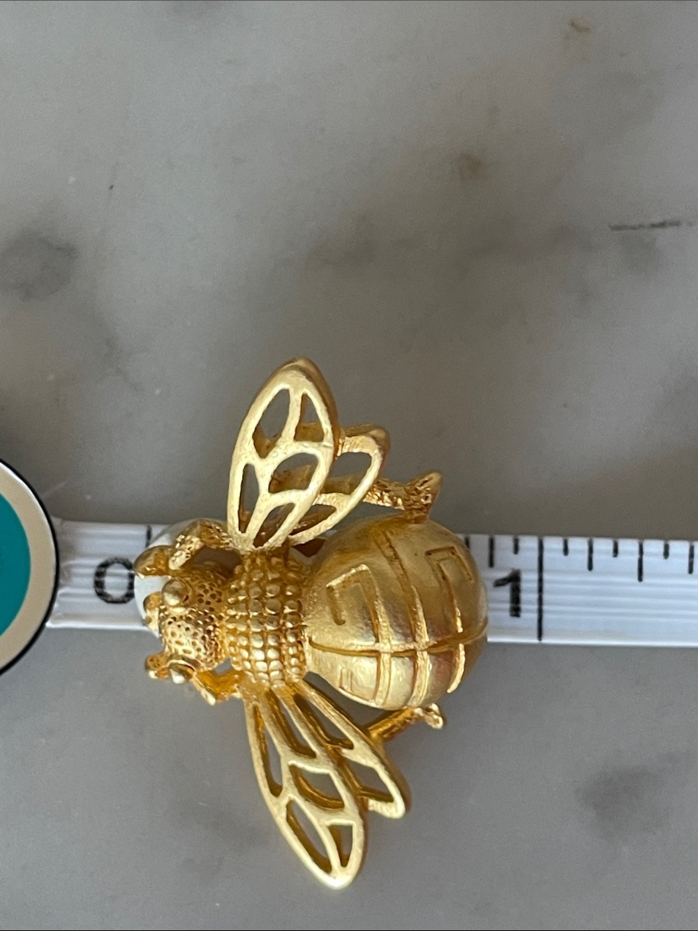 GIVENCHY Vintage 1980's 4G Logo Gold Plated Bee Insect Clip On Earrings - Picture 16 of 17